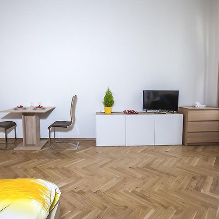 Beautiful Central Apartment Thamova Прага Экстерьер фото