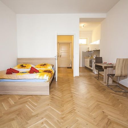 Beautiful Central Apartment Thamova Прага Экстерьер фото