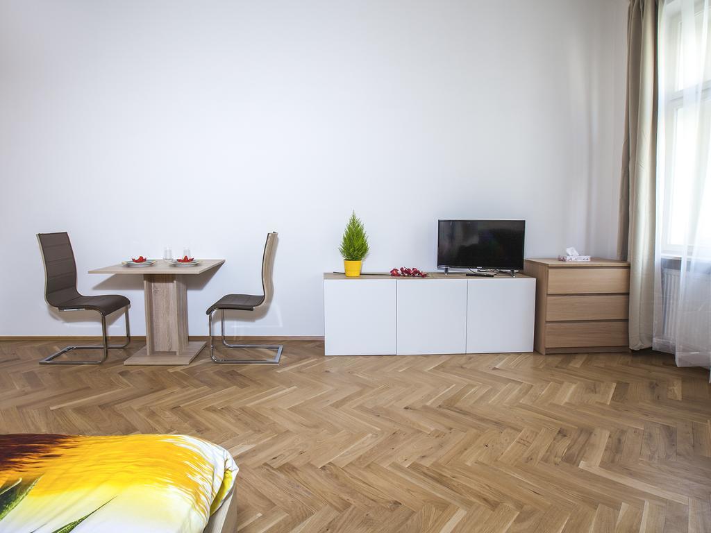 Beautiful Central Apartment Thamova Прага Экстерьер фото