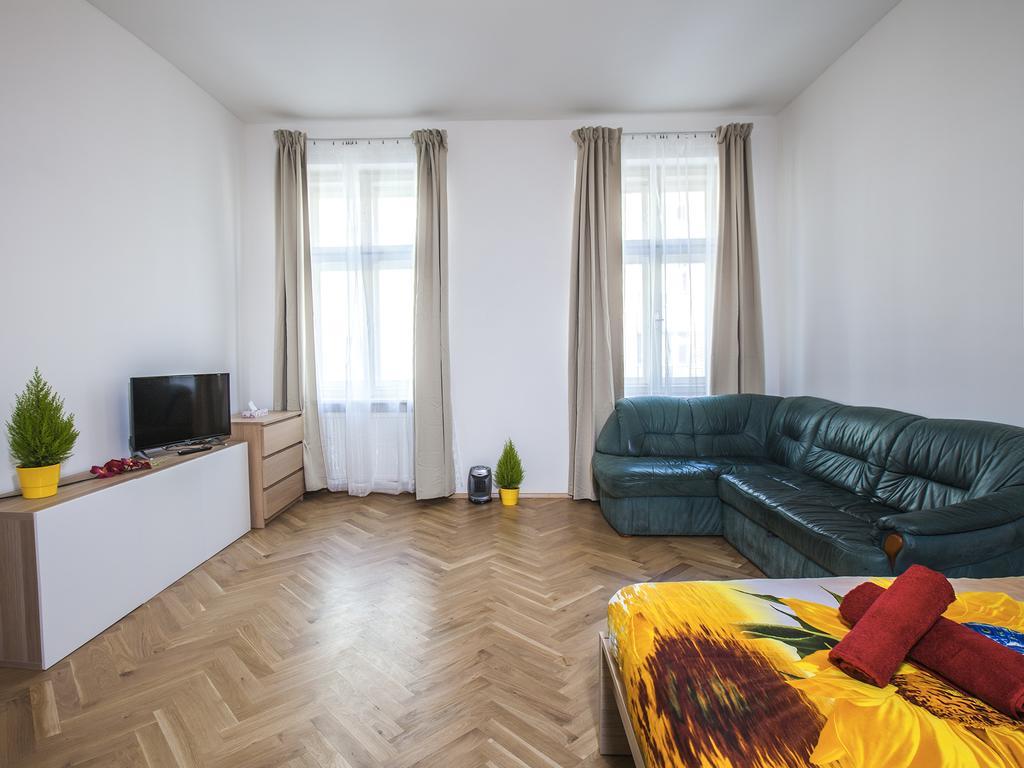Beautiful Central Apartment Thamova Прага Экстерьер фото