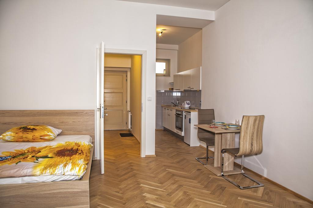 Beautiful Central Apartment Thamova Прага Экстерьер фото